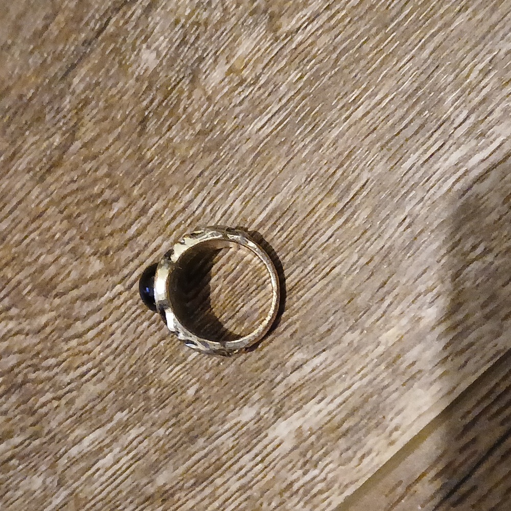 Ring‎ - Picture 3 of 4